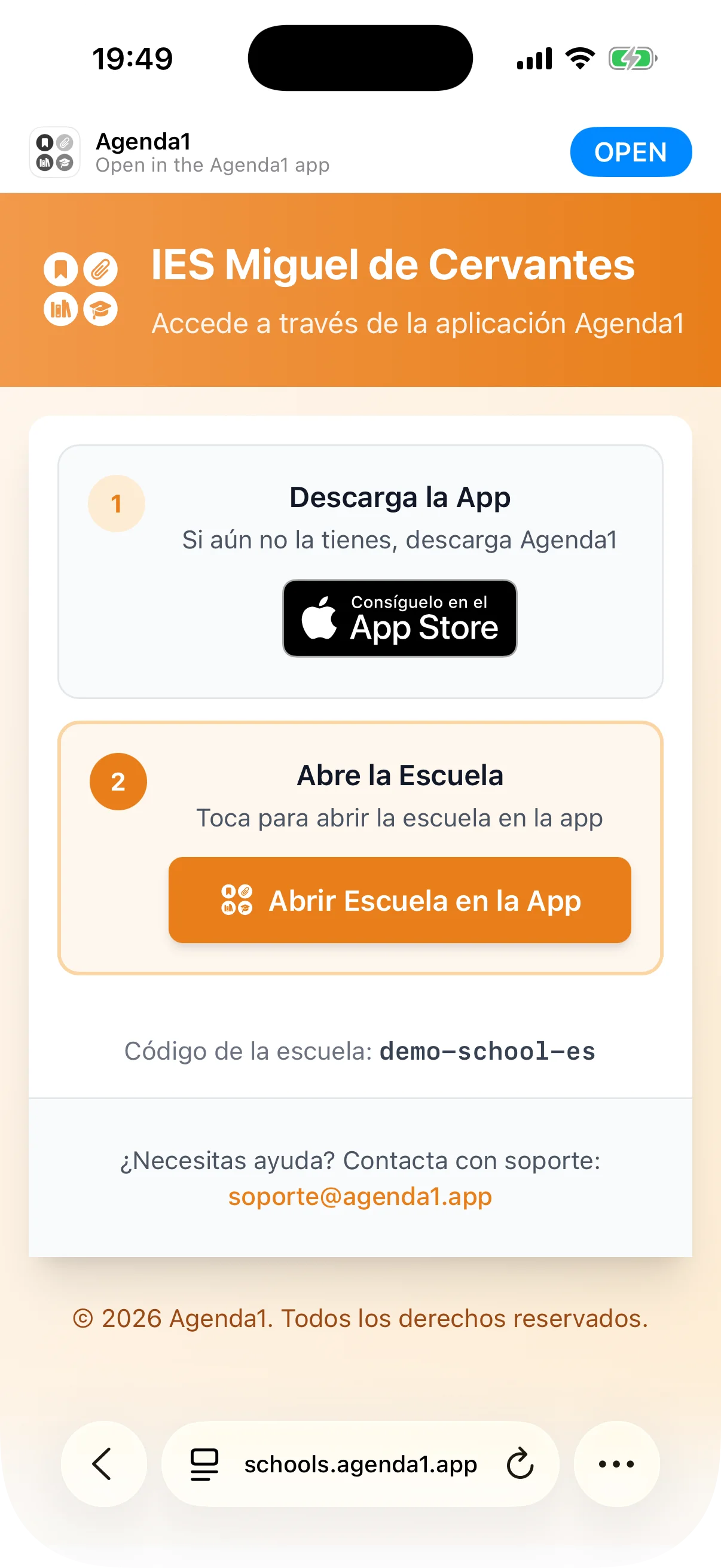 Página schools.agenda1.app en el navegador mostrando el nombre del centro y botones de descarga