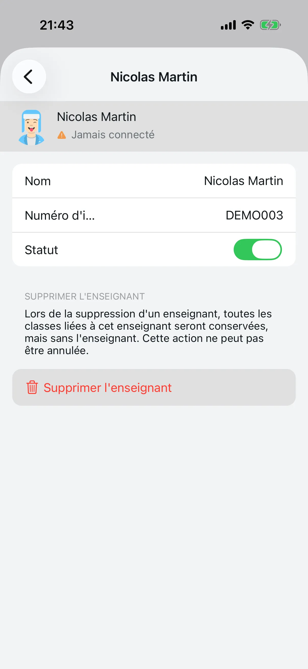 Détail d'un enseignant avec nom, code de référence et statut