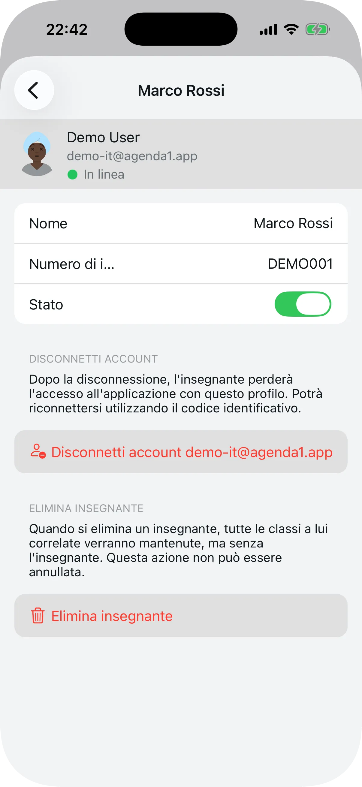 Dettaglio insegnante con nome, numero di identificazione e stato