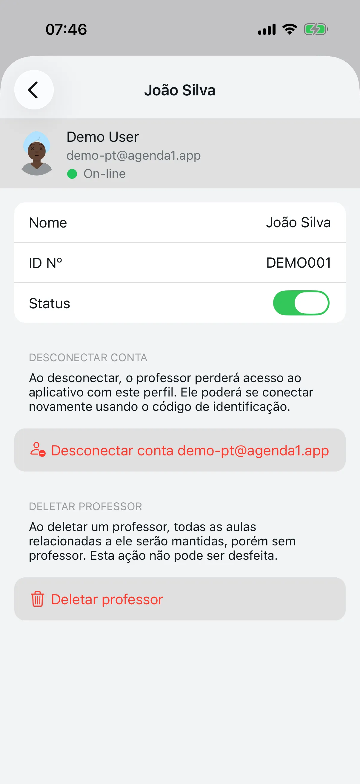Detalhe de um professor com nome, código de referência e status