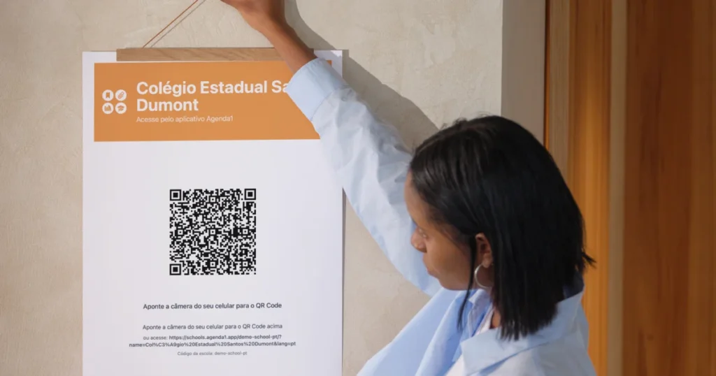 How teachers connect to a school using QR Code or invite link